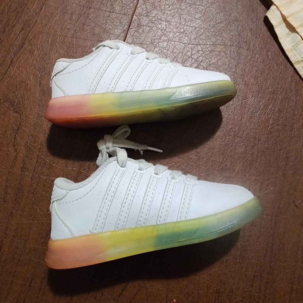 K-Swiss Kids White Sneakers with Pink Accent - Picture 4 of 8